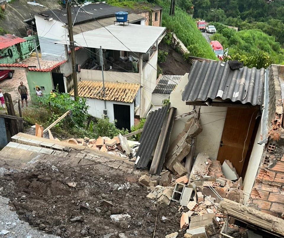 “Graças a Deus a criança está estável”, diz prefeito de Sabará após desabamento no Morro de São Francisco