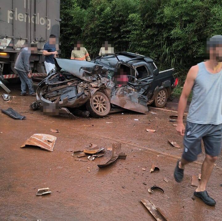 Engavetamento com dez veículos deixa ao menos sete feridos na BR-040, em Congonhas