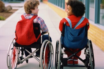 Volta às aulas entre mochilas e direitos: a jornada pela inclusão verdadeira nas escolas