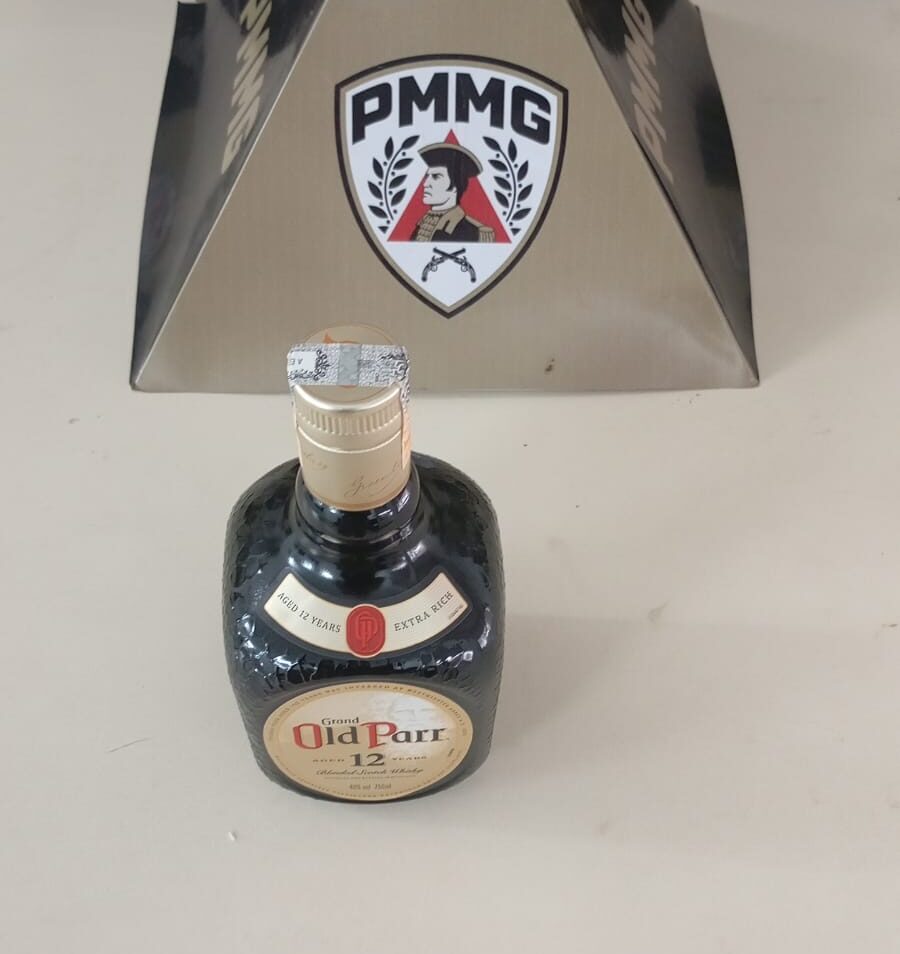 Homem é preso por furto de whiskey, em João Monlevade