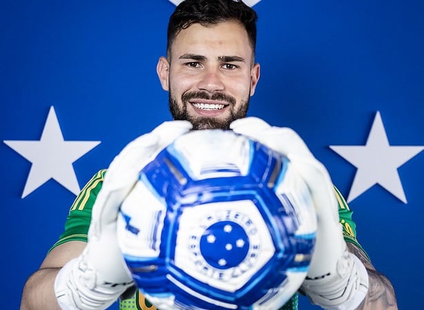 Recém-chegado ao Cruzeiro, goleiro Matheus Cunha tem lesão no joelho vai passar por cirurgia
