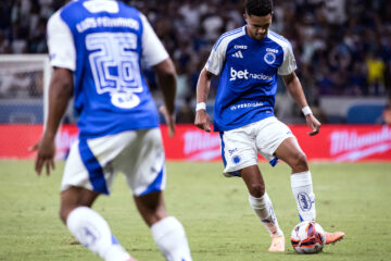 Cruzeiro busca primeira vitória no Mineiro contra o Tombense; Rádio Caraça transmite ao vivo