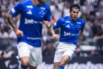 Após derrota no clássico mineiro, Cruzeiro encara Botafogo na estreia do Brasileiro com transmissão da Caraça FM