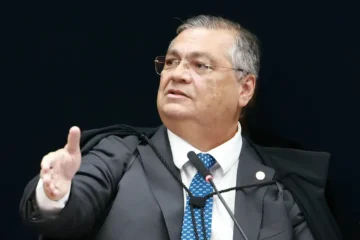 Flávio Dino é o relator de novo pedido de habeas corpus para Bolsonaro