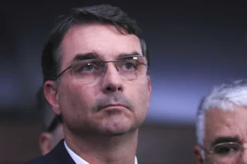 Eleições 2026: Flávio Bolsonaro começa pré-campanha presidencial com viagem a Israel