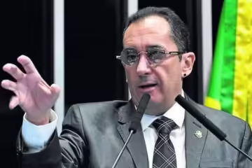 O senador Jorge Kajuru anuncia afastamento da política após diagnóstico de Parkinson