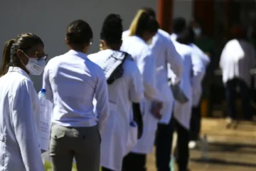 Anemia acadêmica! CFM quer impedir registro 13 mil médicos reprovados no Enamed