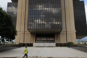 Tensão em Brasília! Deputado consegue 229 assinaturas para CPI do Banco Master