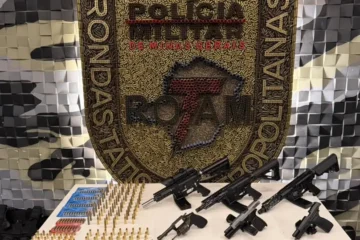 Mulher é presa com fuzis, granadas e pistolas durante operação da Rotam em Belo Horizonte