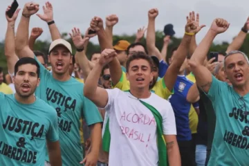 PRF diz que não foi comunicada da caminhada de Nikolas Ferreira e que há riscos à segurança
