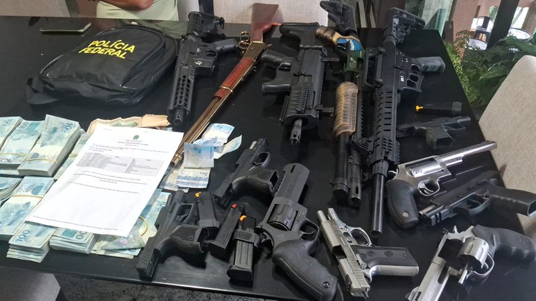 Operação da PF mira banco e empresário em Minas Gerais por suspeita de crimes financeiros