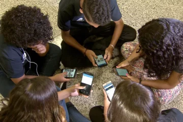 Assembleia francesa proíbe redes sociais para menores de 15 anos