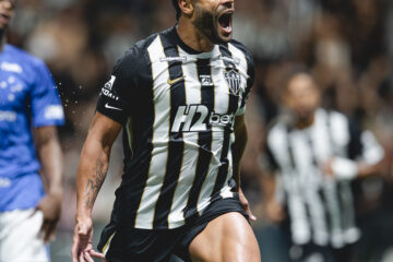 Atlético vence o clássico de virada; Hulk e Bernard decidem