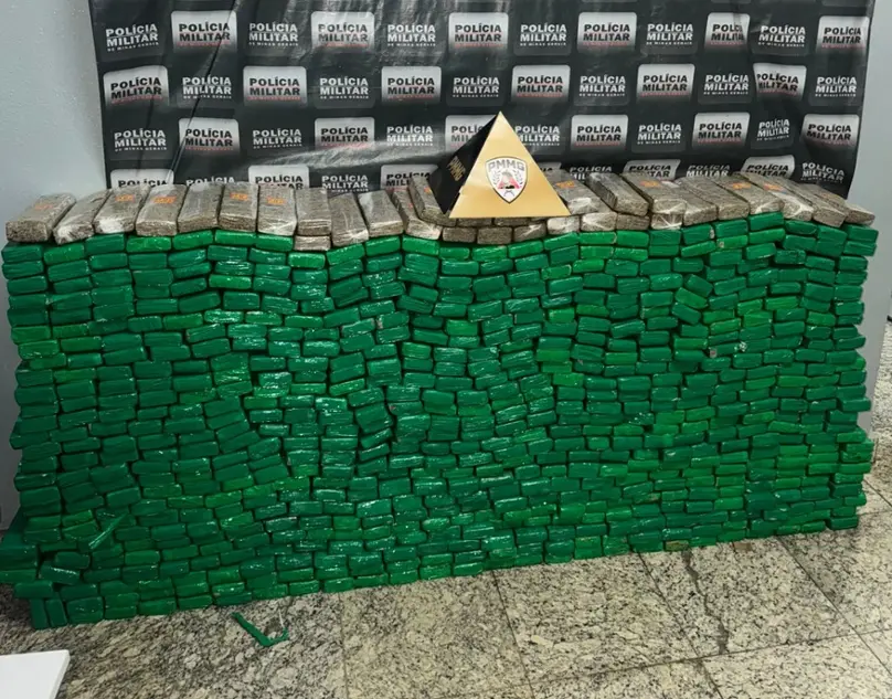 Polícia prende quase 700 barras de maconha e um homem em Sete Lagoas