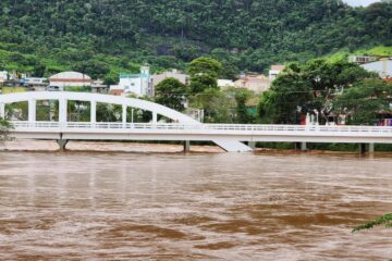 Monitoramento avalia áreas de risco ao longo do Rio Piracicaba, em Nova Era