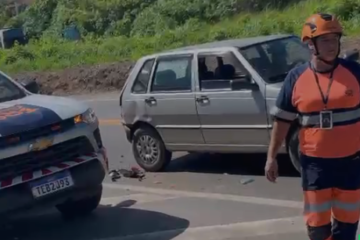 Acidente na BR-381 entre três veículos fere motociclista, em João Monlevade