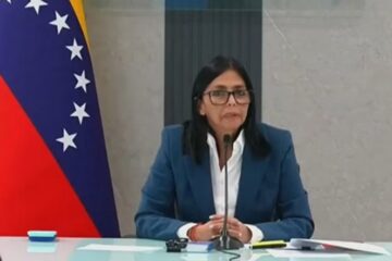 Forças Armadas da Venezuela reconhecem vice como presidente interina