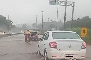Alagamento interdita pista do Anel Rodoviário em BH após chuva intensa