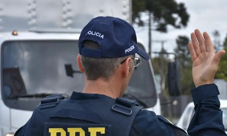 Acidentes em estradas federais durante o feriado matam 109 pessoas