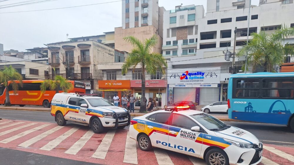 Jovem é detido após agredir motorista de ônibus e cometer sequência de crimes no Centro de Itabira