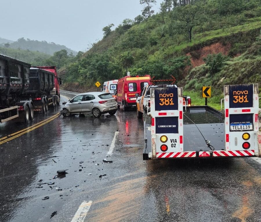 Colisão entre carro e caminhão na BR-381 deixa motorista ferido em João Monlevade