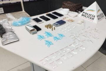 Polícia Militar prende três jovens por tráfico e apreende grande quantidade de drogas em Itabira