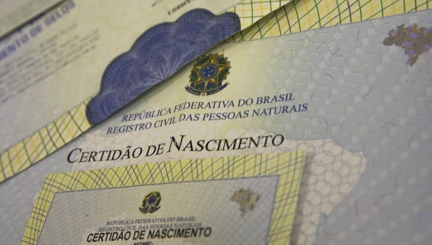 Justiça condena banco a pagar R$ 8 mil por não atualizar nome de homem transexual, em Juiz de Fora