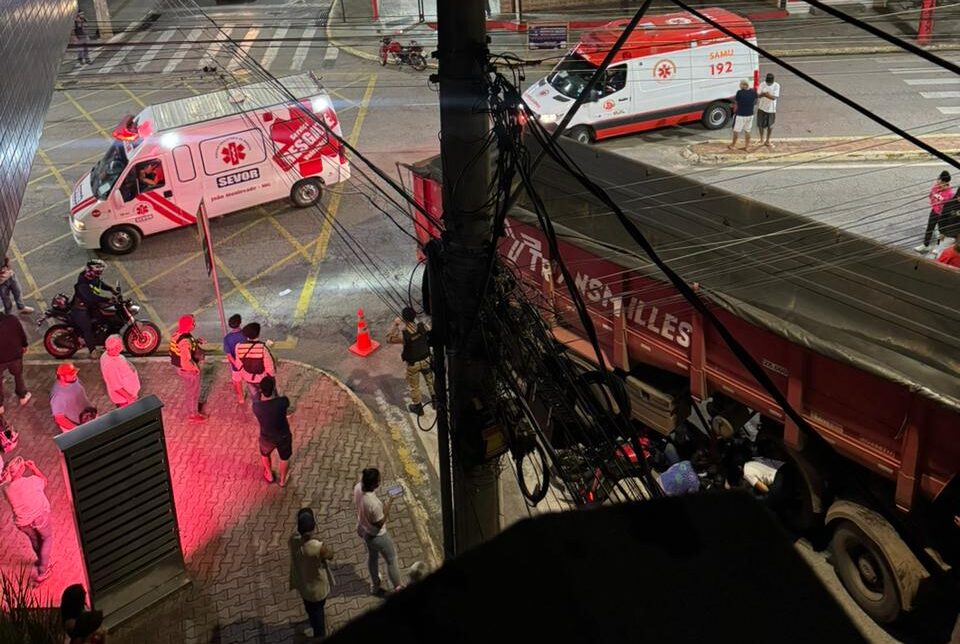 Motociclista morre em colisão com carreta na avenida Wilson Alvarenga, em João Monlevade