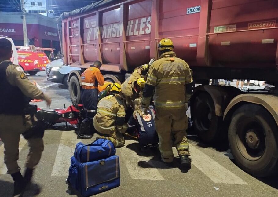 Motociclista morre em colisão com carreta na avenida Wilson Alvarenga, em João Monlevade
