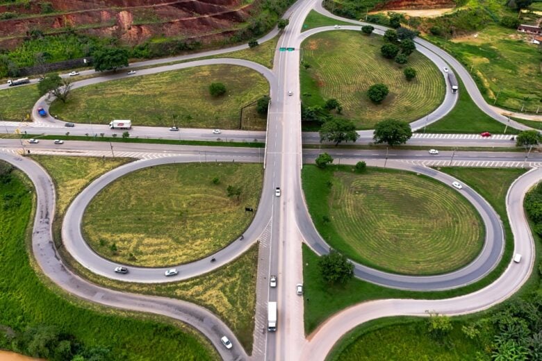 Obras da Nova 381 interditam acesso à BR-116 em Governador Valadares