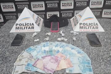 Após denúncia, Polícia Militar prende mulher por tráfico de drogas em São Gonçalo do Rio Abaixo; um suspeito fugiu