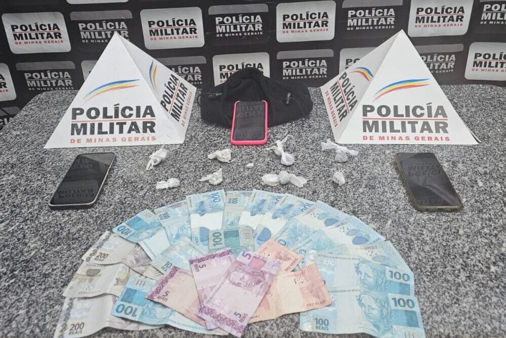 Após denúncia, Polícia Militar prende mulher por tráfico de drogas em São Gonçalo do Rio Abaixo; um suspeito fugiu