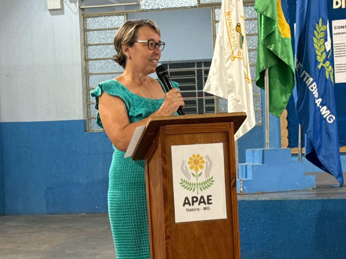 Nova diretoria toma posse e Solange Aparecida segue na presidência da Apae Itabira