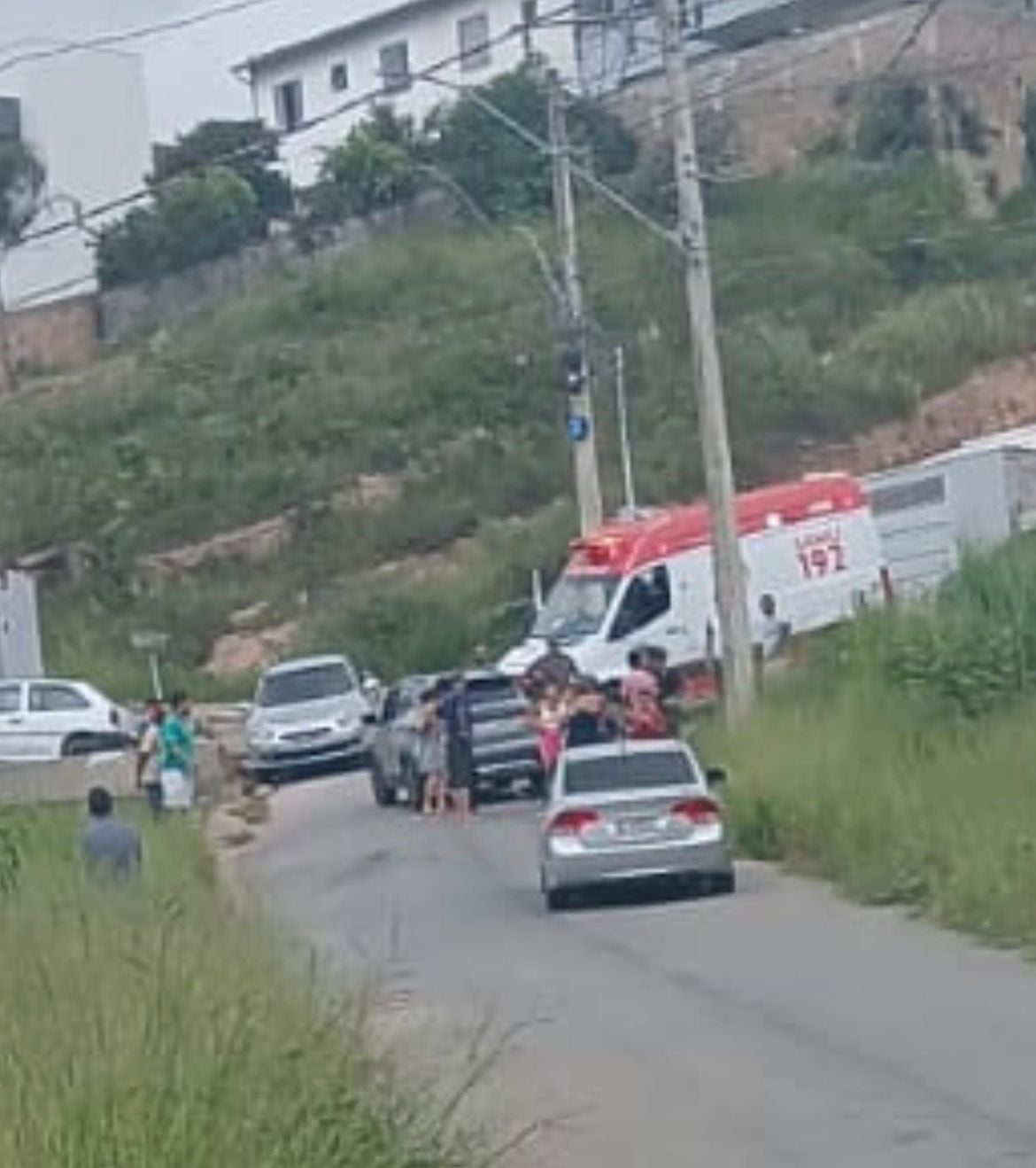 Criança é atropelada no bairro Colina da Praia, em Itabira