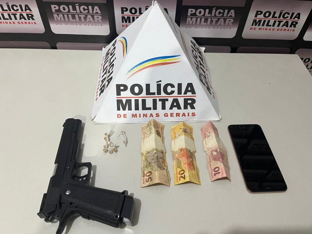 Polícia Militar prende homem e apreende crack e simulacro de arma em São Domingos do Prata