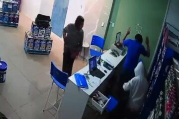 Câmeras flagram assalto a loja de tintas em Santa Bárbara; assista