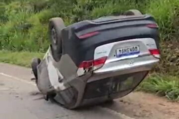 Carro capota na MGC-120, em Santa Maria de Itabira
