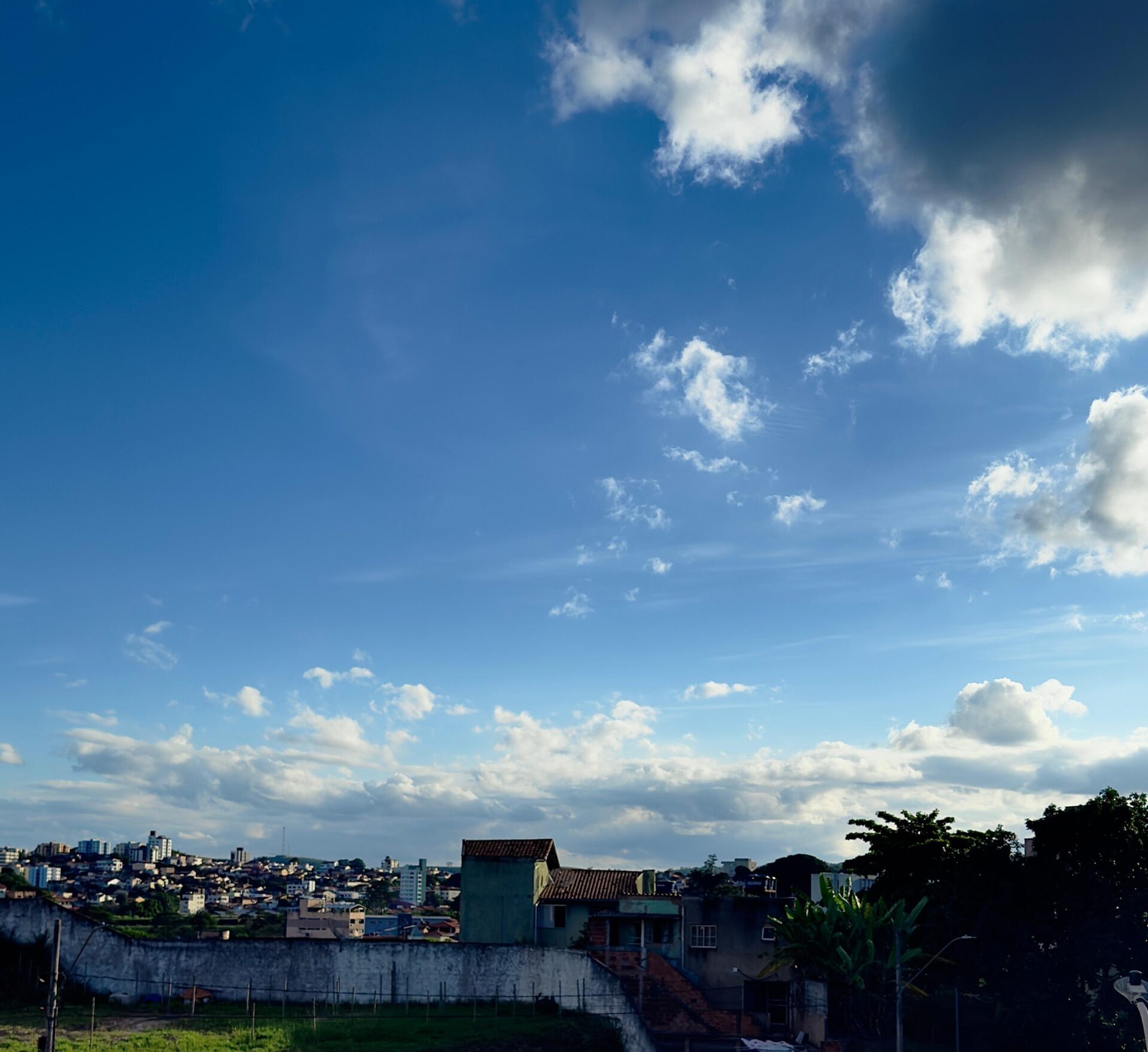 Calor com chuva de verão: confira a previsão do tempo em Minas Gerais