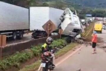 Acidente entre ônibus e dois caminhões deixa quatro feridos e interdita a BR-381 em Igarapé