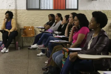MEC abre novo edital para fortalecer cursinhos populares voltados ao Enem