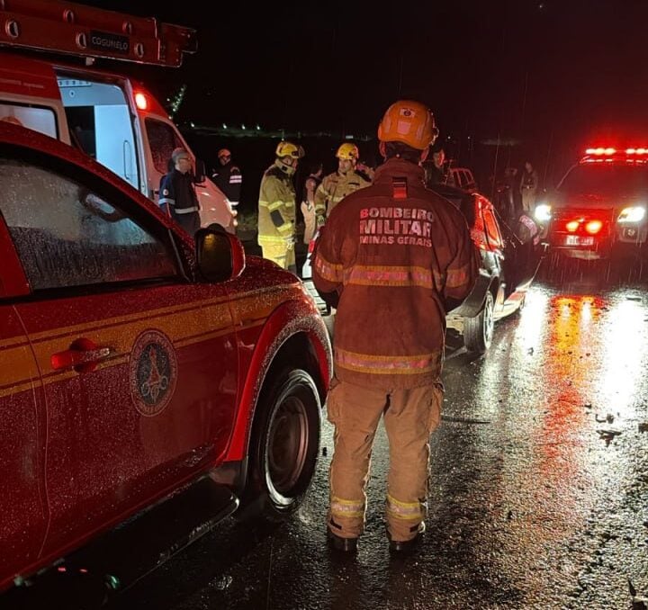 Cabo da Polícia Militar morre em grave acidente entre carro e caminhão na BR-381, em Coronel Fabriciano