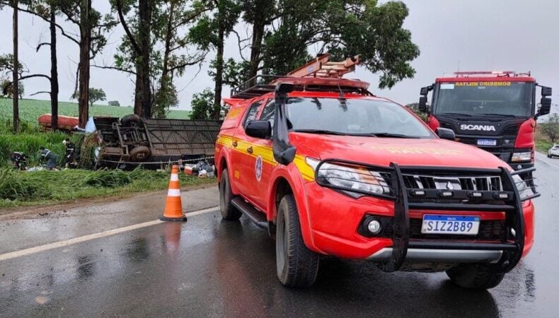 Sobe para cinco número de mortos em acidente com ônibus de turismo na BR-365