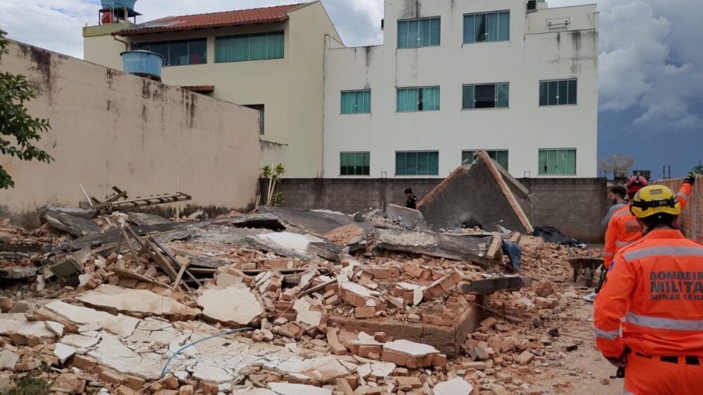 Trabalhador de 75 anos morre após desabamento durante demolição de imóvel em Minas Gerais