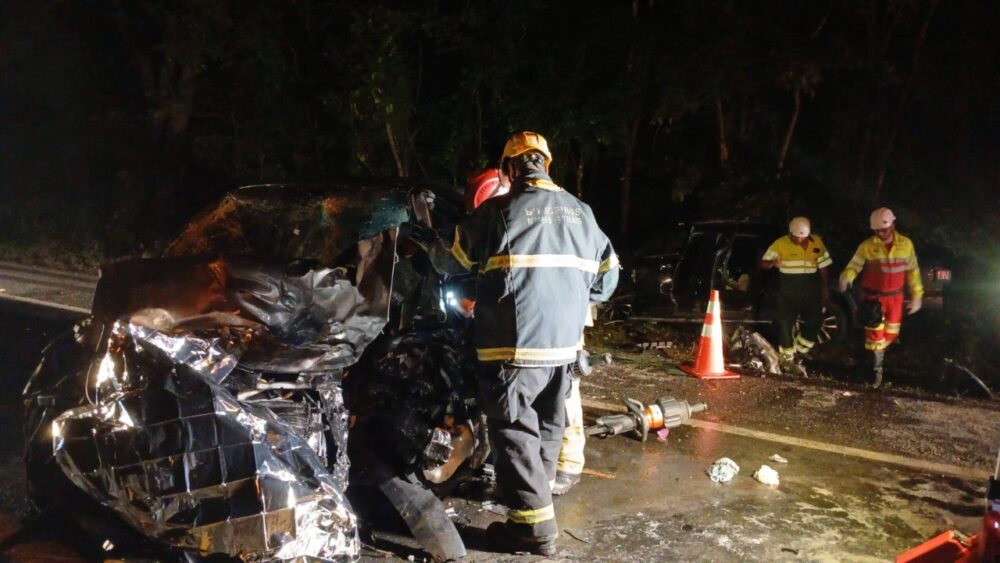 Mulher morre e três pessoas ficam feridas em colisão frontal na MGC-135