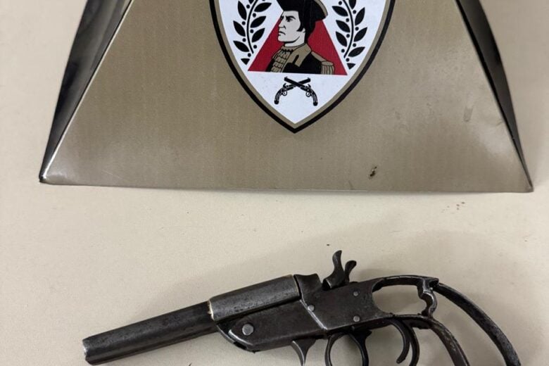 Polícia apreende arma do fogo no bairro Planalto, em João Monlevade