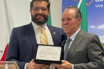 Procurador do TCE-MG homenageia prefeito Nozinho durante inauguração de nova sede administrativa de São Gonçalo