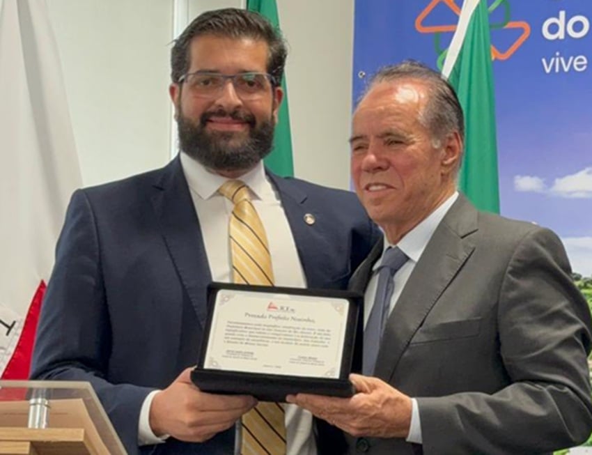 Procurador do TCE-MG homenageia prefeito Nozinho durante inauguração de nova sede administrativa de São Gonçalo