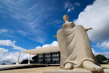 Polícia Federal cumpre mandados em investigação sobre vazamento de dados fiscais de ministros do STF