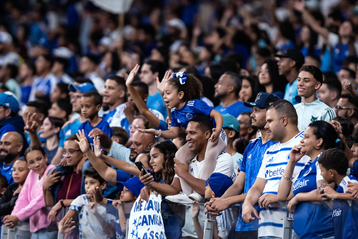 Cruzeiro enfrenta Athletico-PR em busca da primeira vitória no Brasileirão 2026; Rádio Caraça transmite o jogo