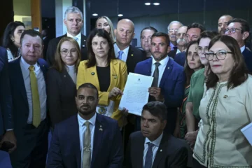 Oposição lidera assinaturas para CPI do Banco Master